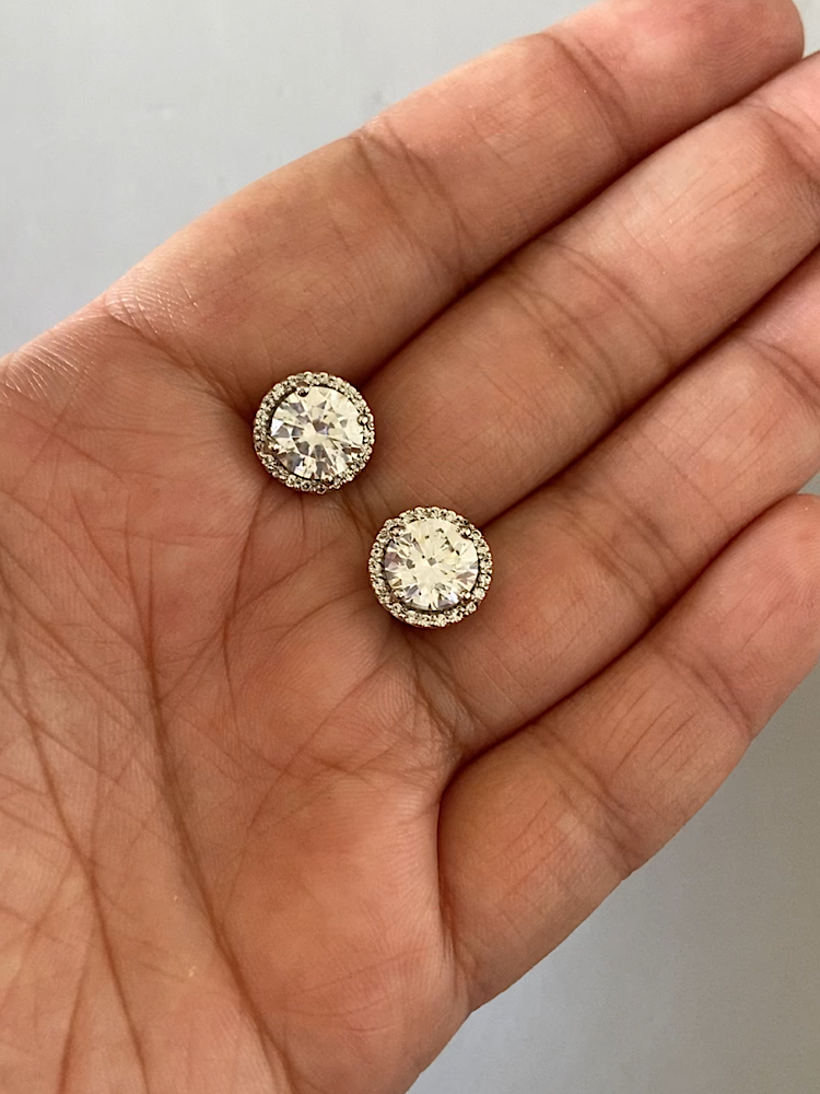 Round Solitaire Silver Studs