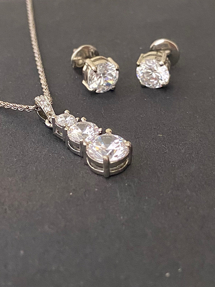 Solitaire Pendant Set