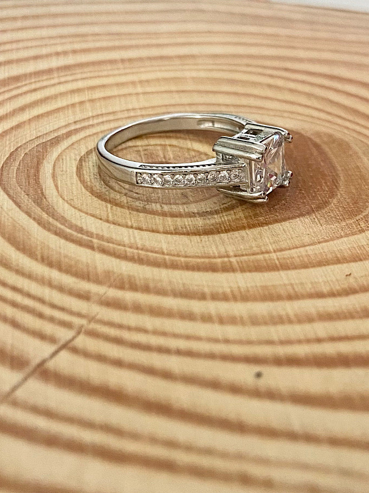 Elegant Solitaire Silver Ring