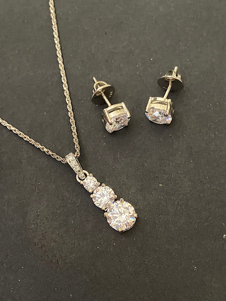 Solitaire Pendant Set