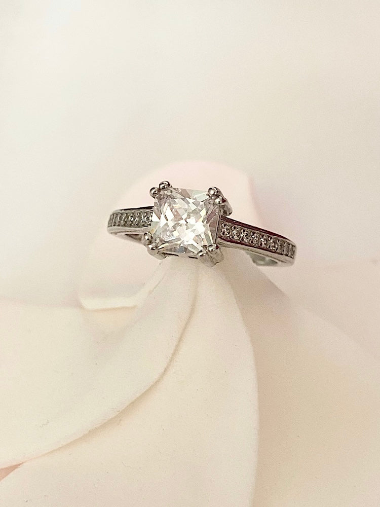 Elegant Solitaire Silver Ring