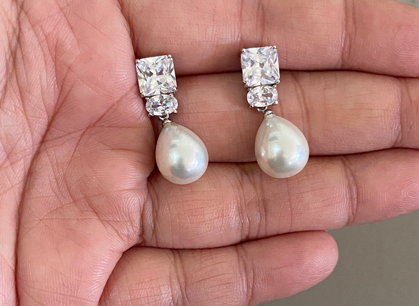 Smyra White Stone Pearl Earrings