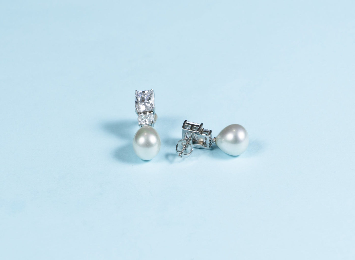 Smyra White Stone Pearl Earrings